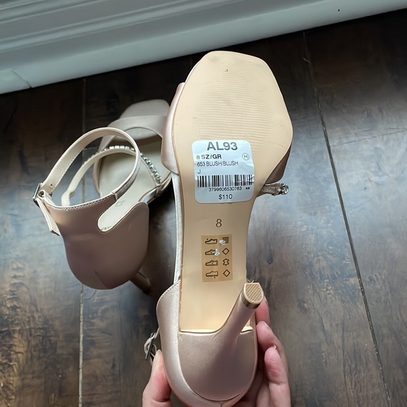 NWT- Le Chateau Blush Satin Heels with Crystals - Picture 7 of 8